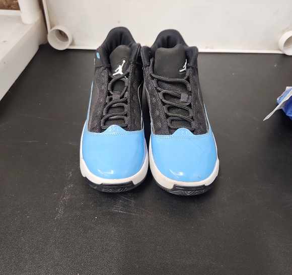 Nike Air Jordan Max Aura 2 GS "Black University Blue" - Picture 1 of 5
